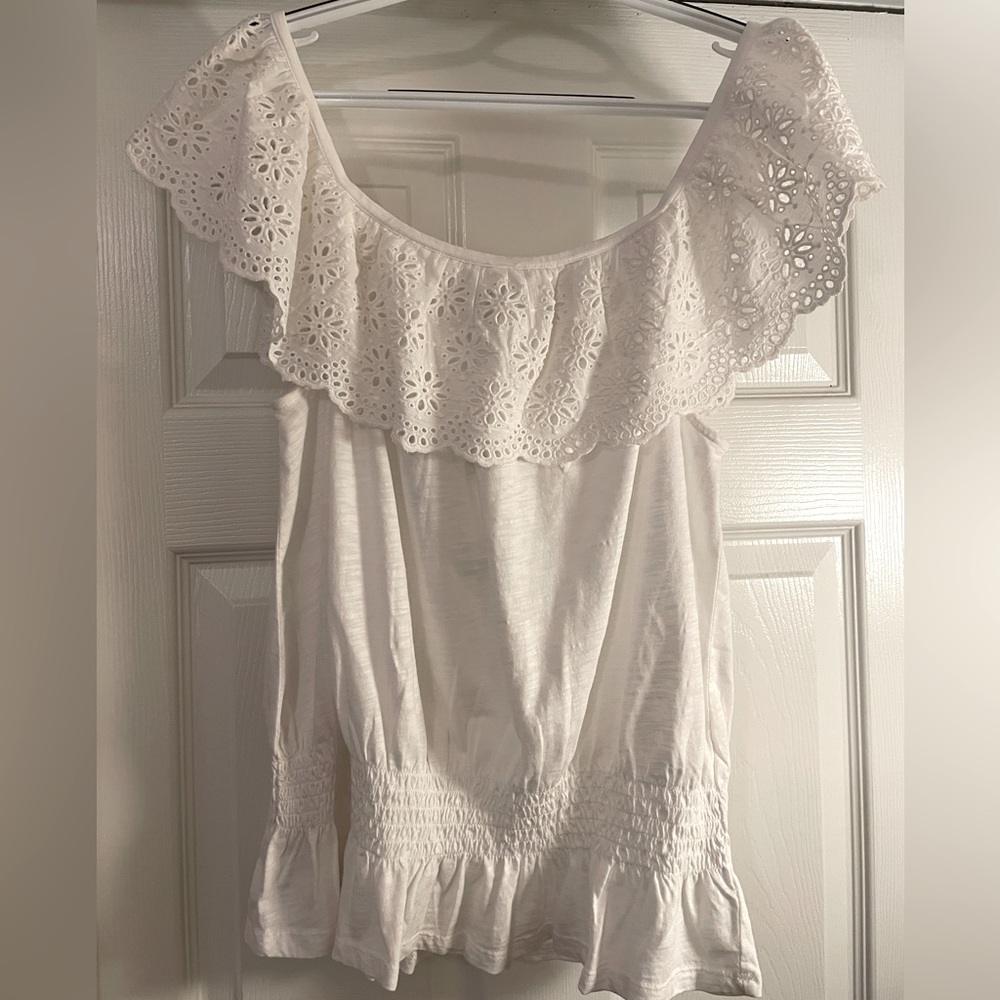 Ralph Lauren sleeveless women’s blouse, Size Large, NWT, never worn.
